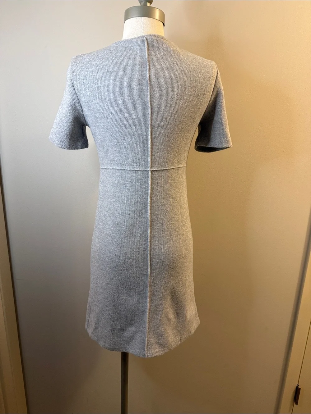Zara Light Gray Knit Short-Sleeve Shift Dress